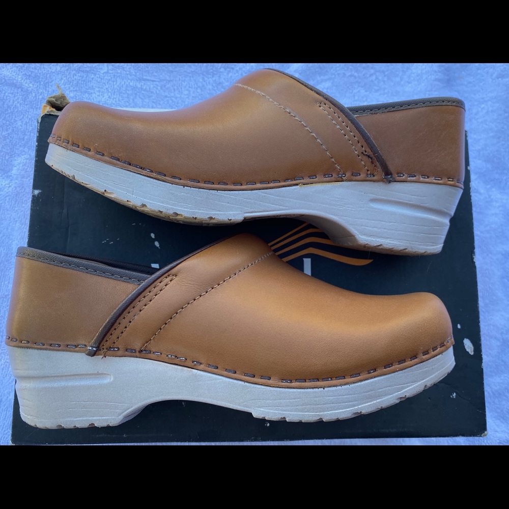 NWT Dansko Shoes